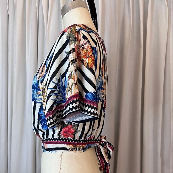 Flying Tomatio Back Tie Crop Top - Picture 3 of 5